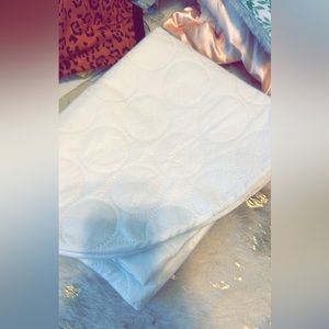 Halo bassinet mattress protector nwot